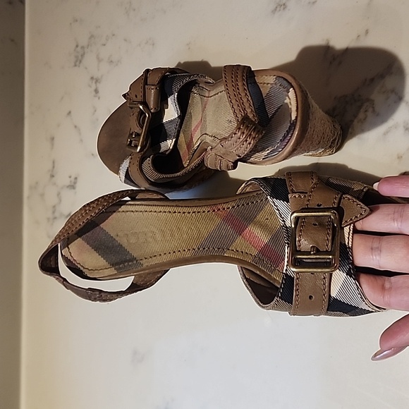 Authentic Burberry wedge sandals size 40 - Picture 3 of 7